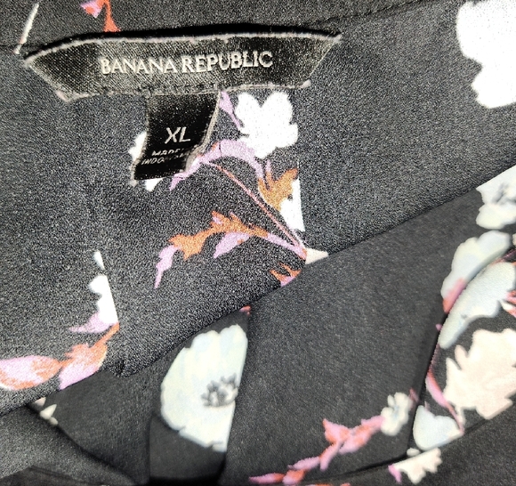 Banana Republic Black Floral Blouse - Picture 4 of 6
